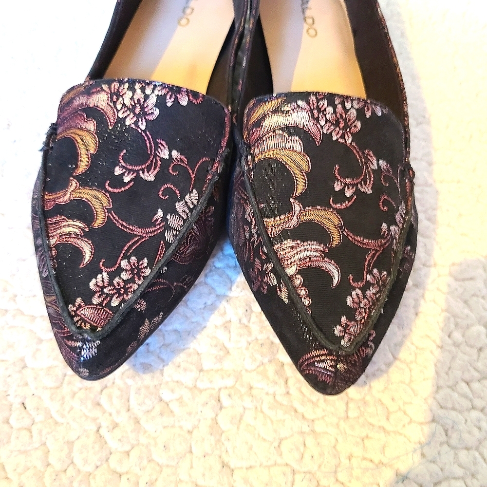 Aldo - NWOT - Galinsky - pointy toe suede flats